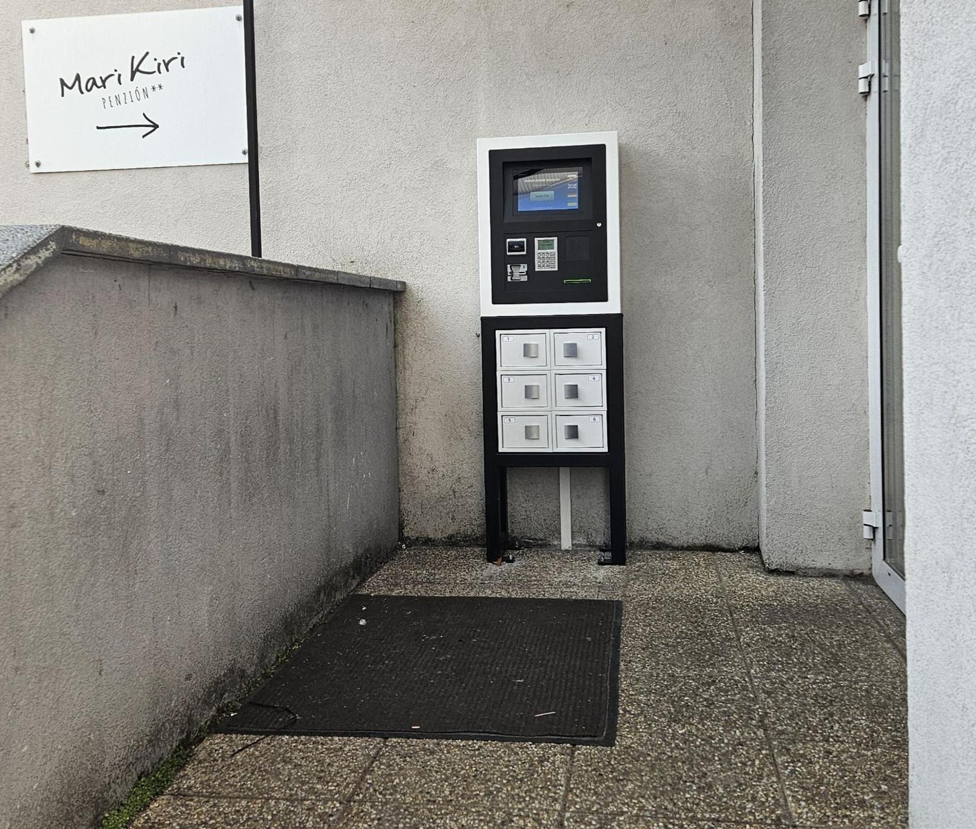 Mari Kiri Penzion Pressburg Exterior foto